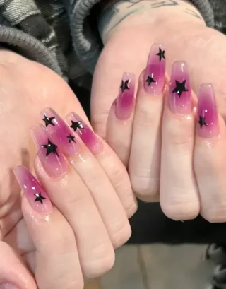 Trashy Y2K Nails